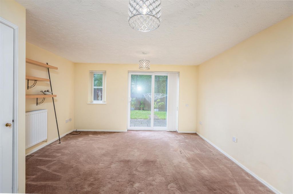 Property photo 2 of 21