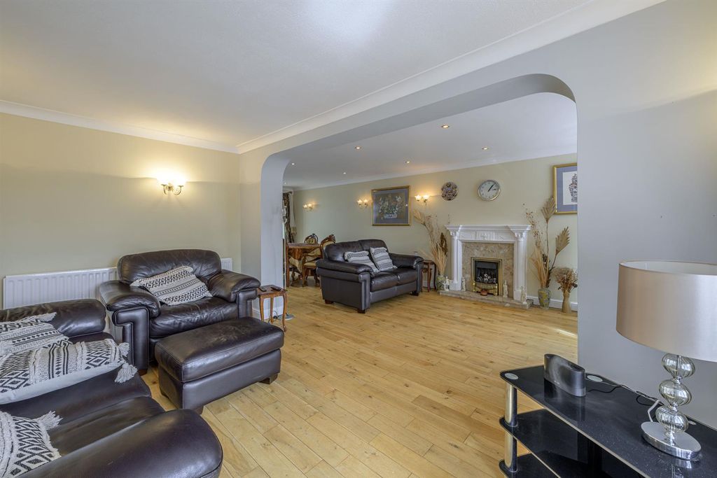 Property photo 2 of 31