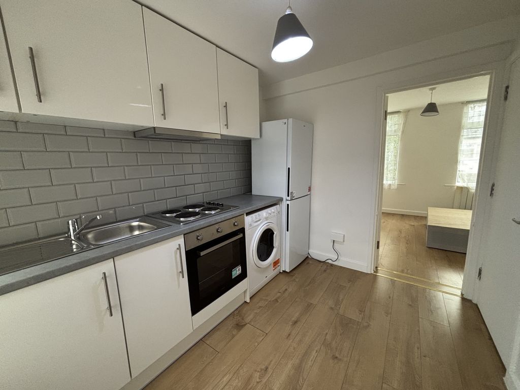 Property photo 1 of 5 A Recently Renovated First Floor Studio To Rent In Edmonton.