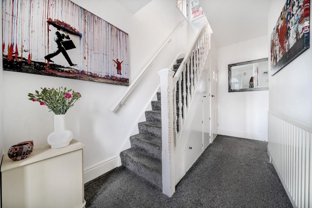 Property photo 3 of 16 1386383-23-69297Aeea5B75.Jpg