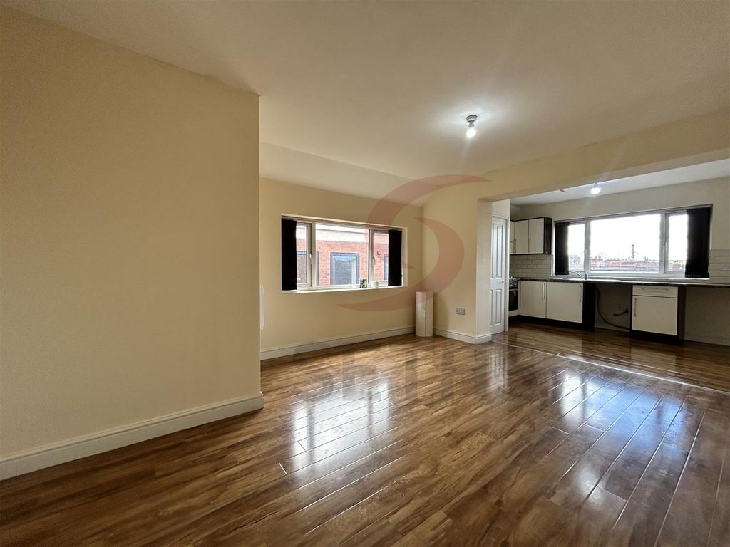Property photo 1 of 7 Lounge/Kitchen