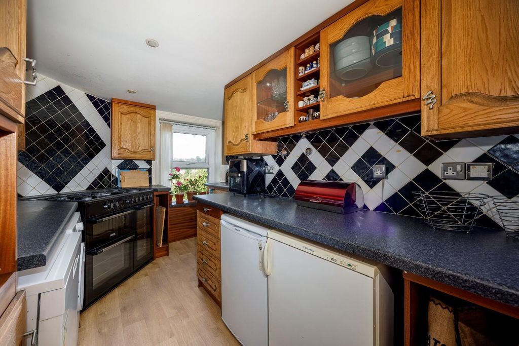 Property photo 3 of 20 Kitchen