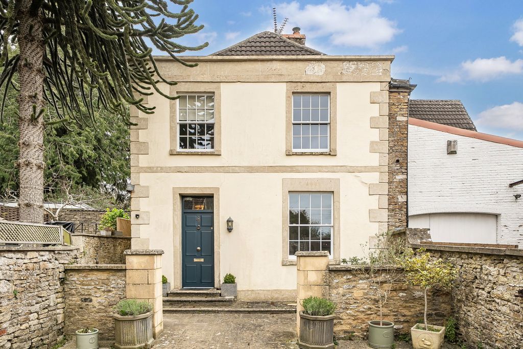 Property photo 2 of 33