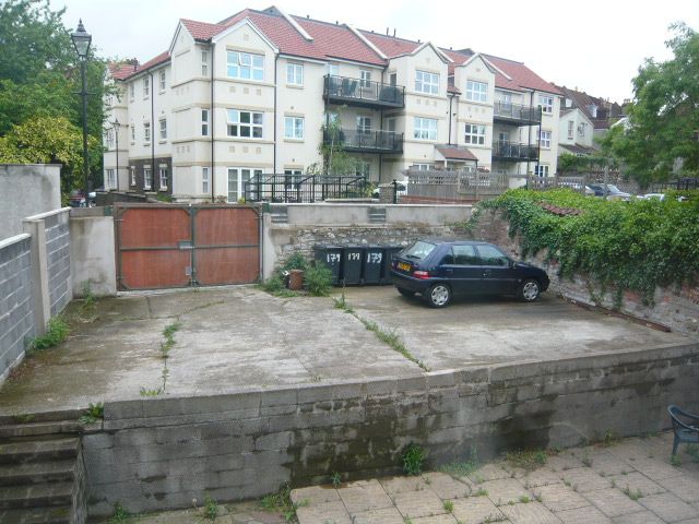 Property photo 2 of 16 Parking