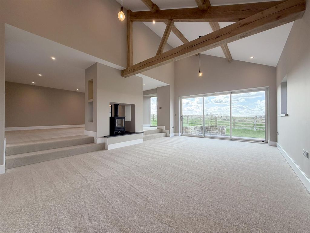 Property photo 2 of 32