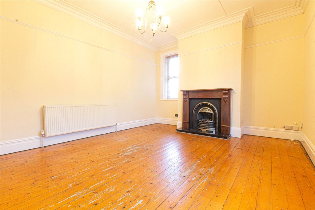 Property photo 3 of 23 Lounge