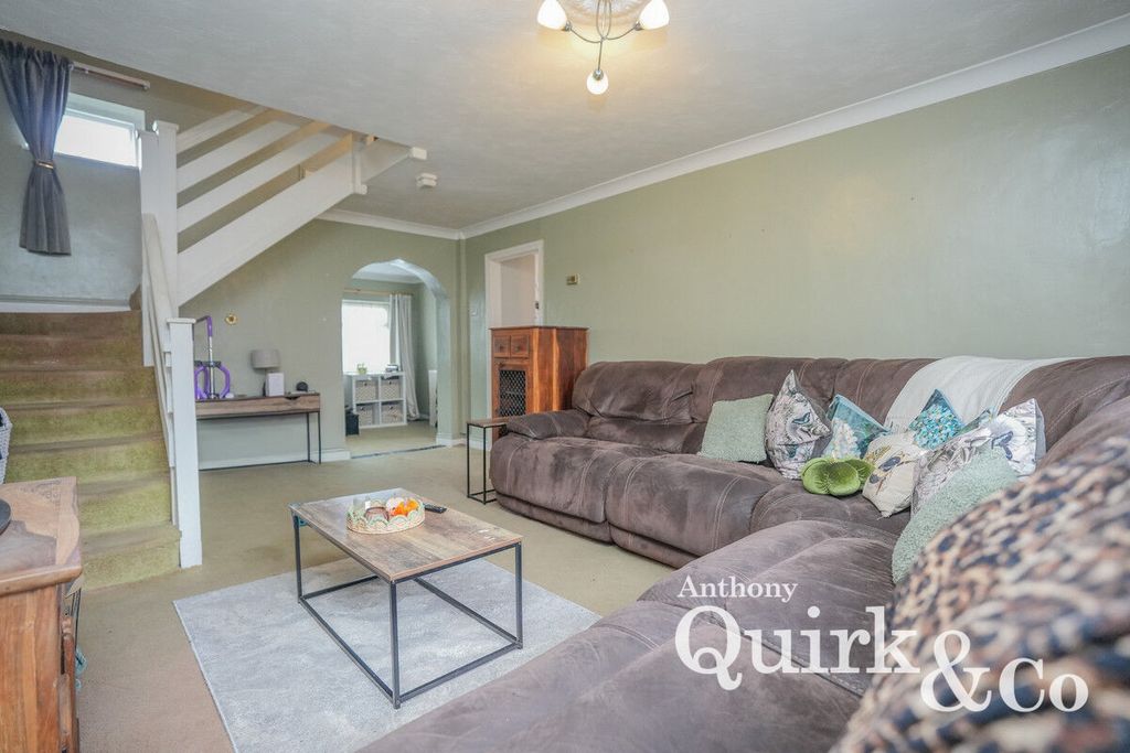 Property photo 2 of 12