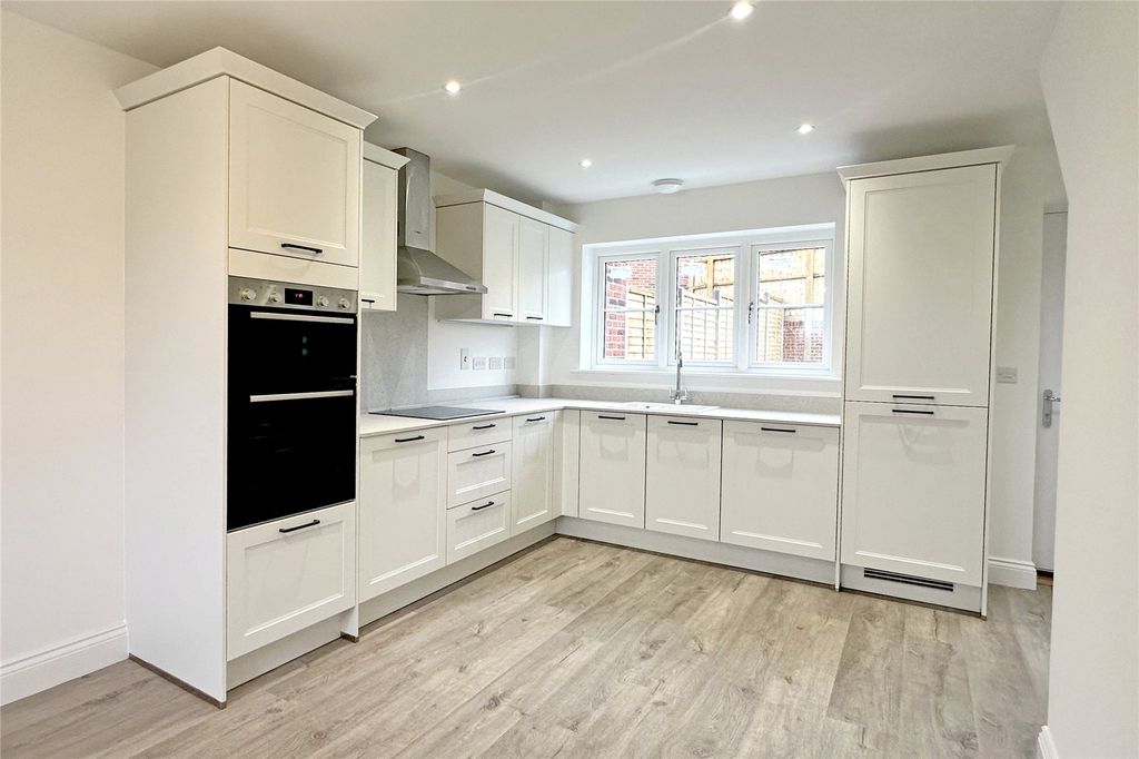 Property photo 2 of 14 Picture No. 21