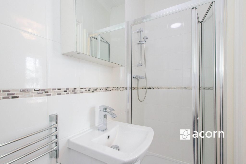 Property photo 3 of 10 Bathroom