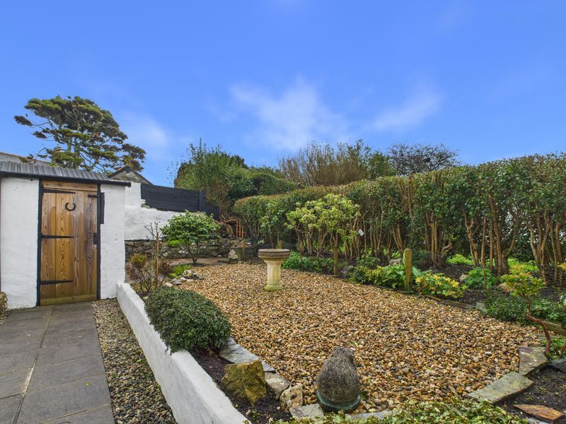 Property photo 3 of 11 Garden