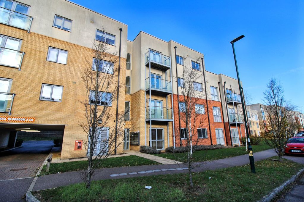 Property photo 1 of 21 Front