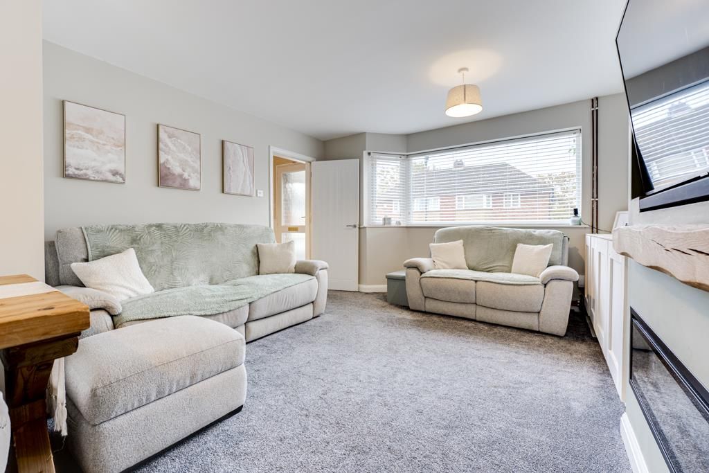 Property photo 2 of 23 54 Greenhill Road, Kettering-9.Jpg