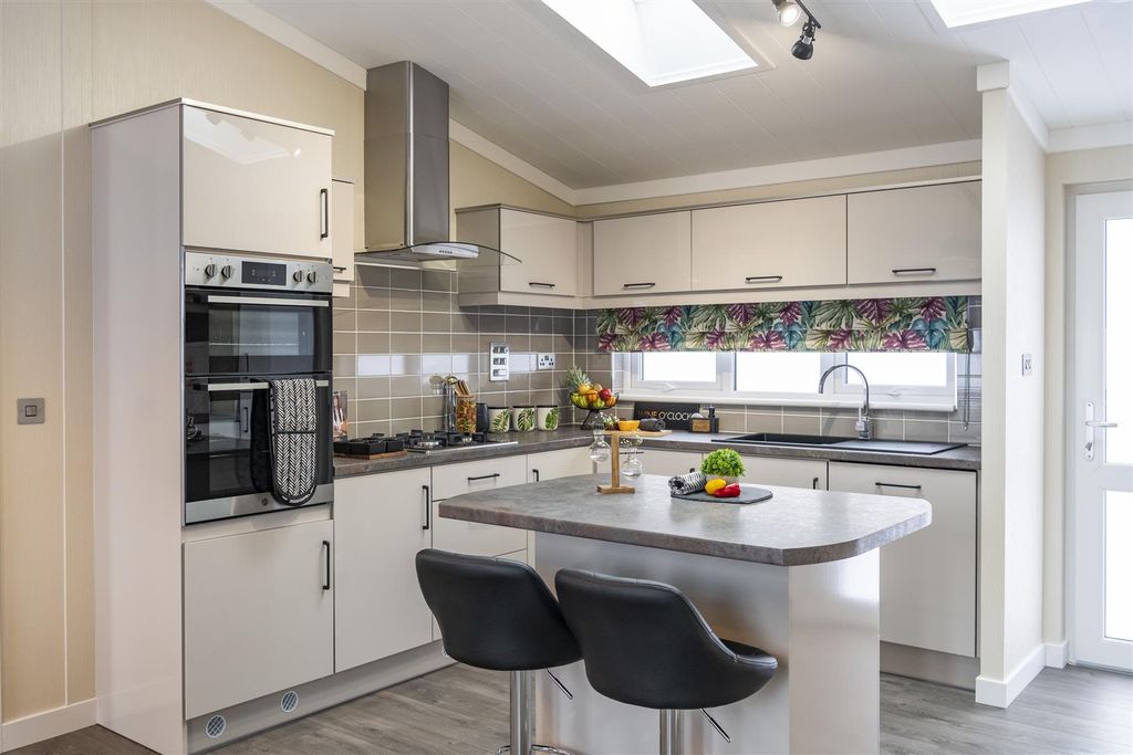 Property photo 3 of 32 Ikon-049.Jpg