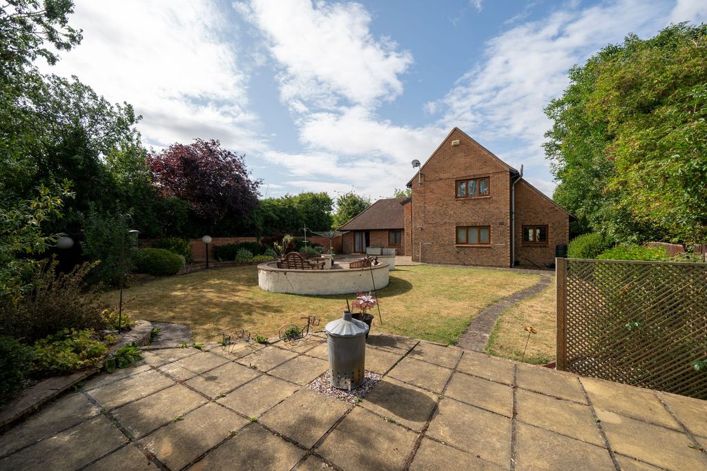 Property photo 3 of 28