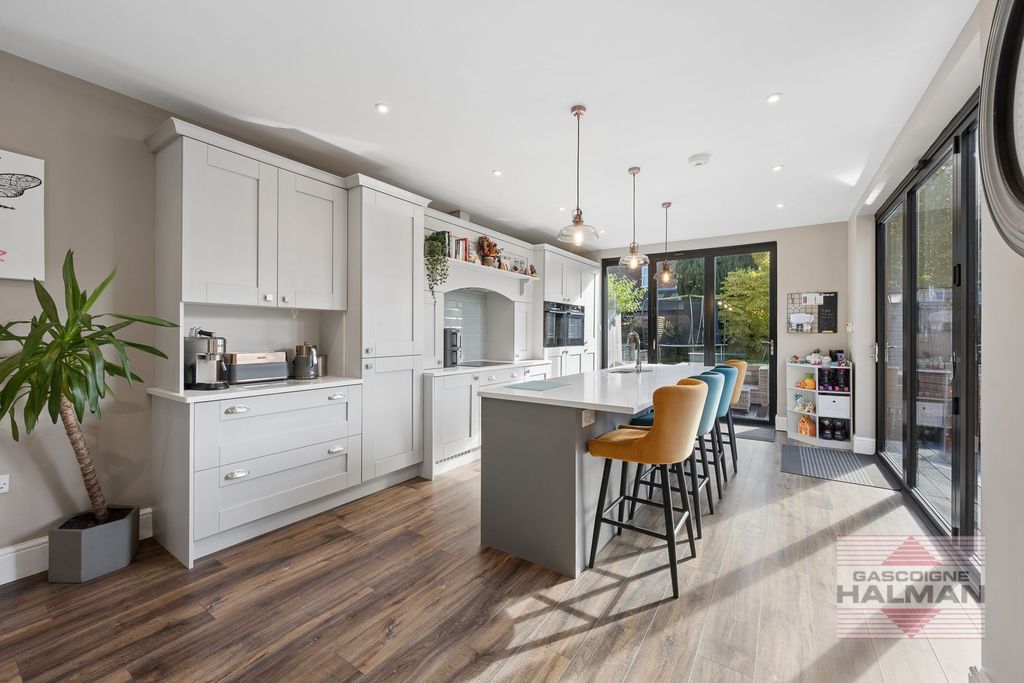 Property photo 3 of 36