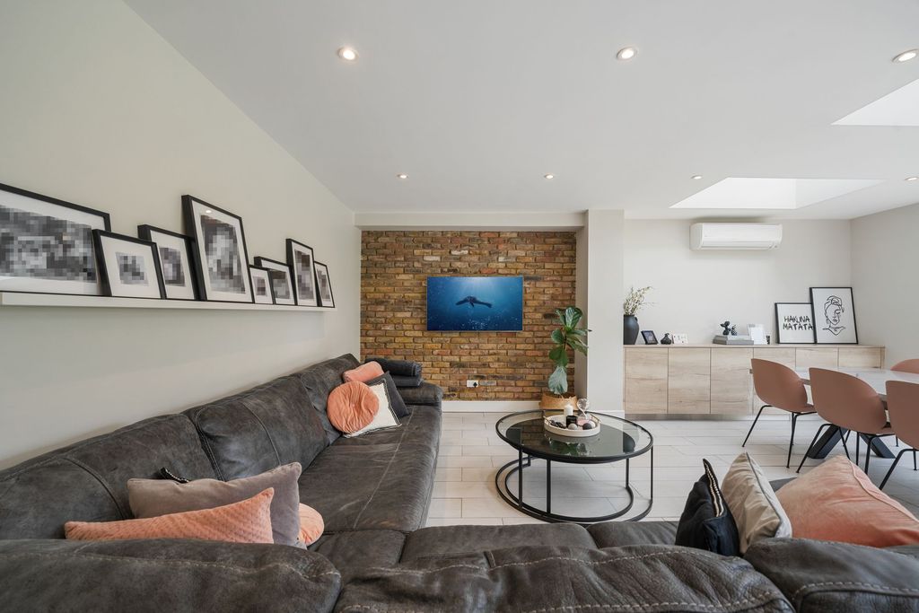 Additional image 4 of 6 bed detached house for saleEdgwarebury Lane, Edgware HA8