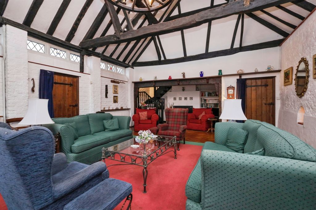 Property photo 2 of 19