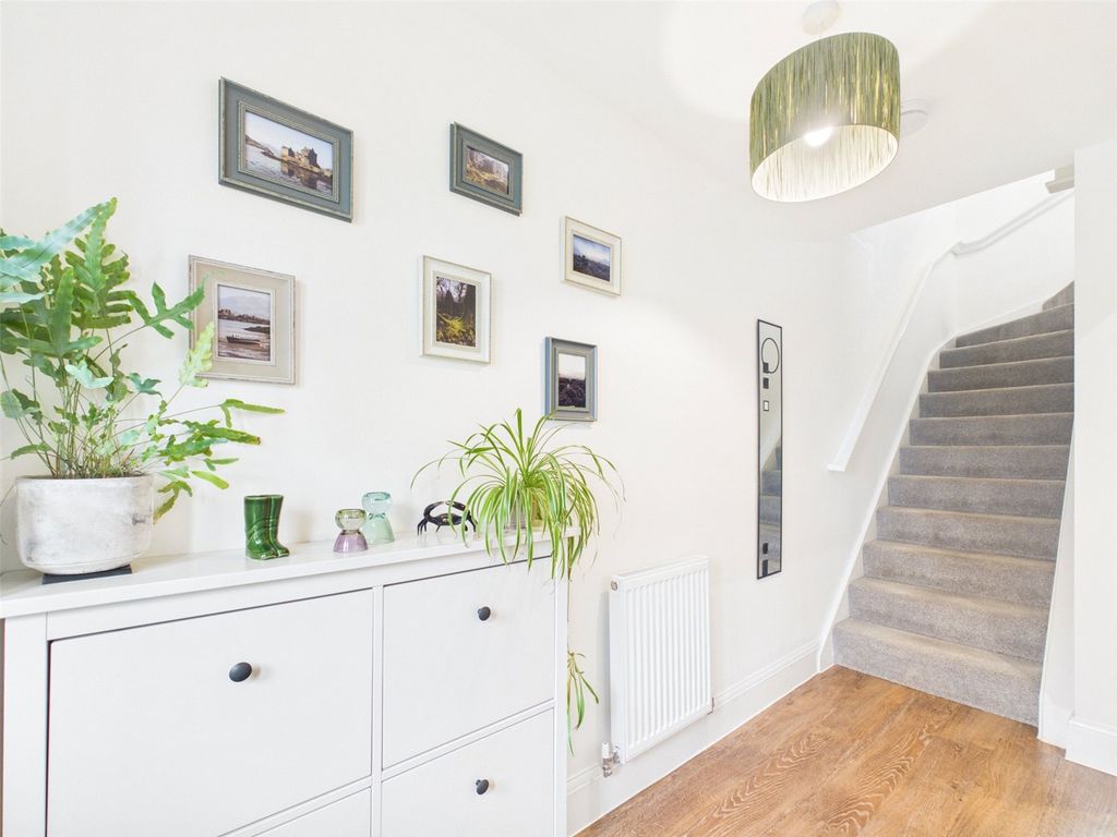 Property photo 2 of 24 Entrance Hall