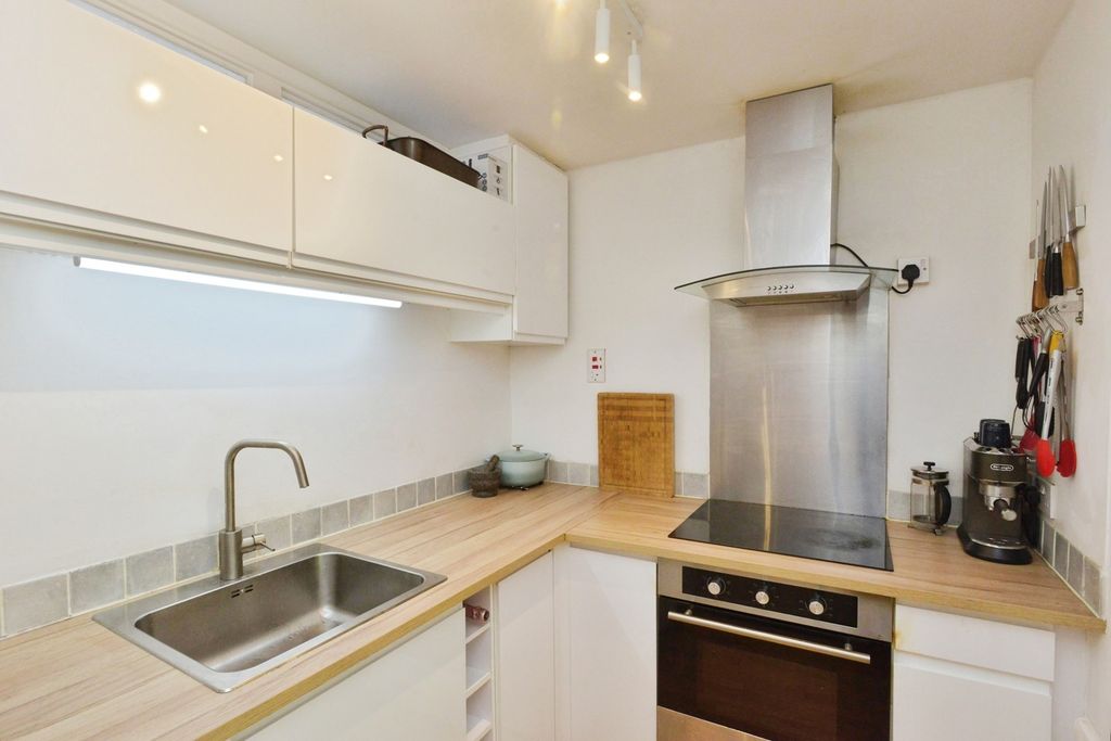 Property photo 3 of 10 Pbox-Img.Jpg