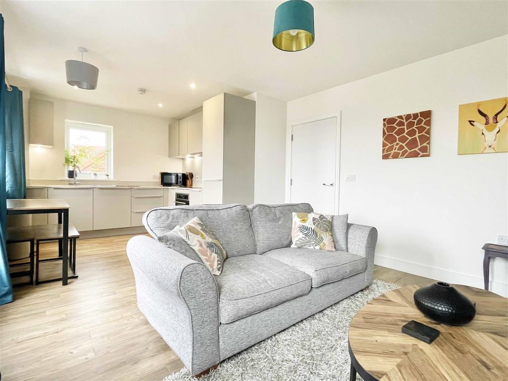 Property photo 2 of 12 Liv2.Jpg