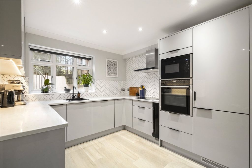 Property photo 2 of 12 Kitchen