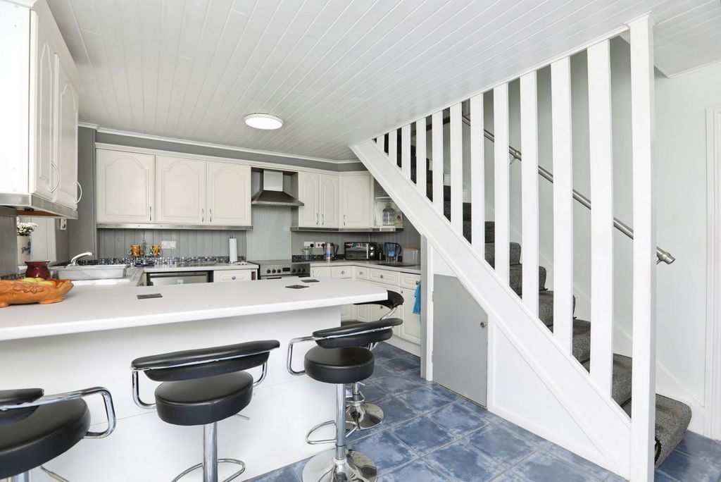 Property photo 3 of 12 Pbox-Img.Jpg