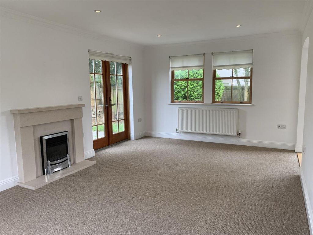 Property photo 3 of 28 Living Room