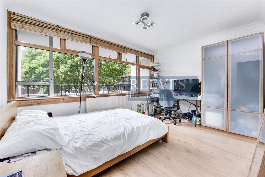 Property photo 1 of 8 Spacephoto-3.Jpg