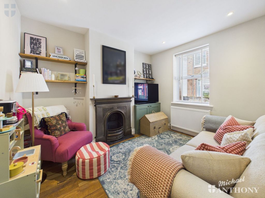 Property photo 2 of 16 Cam03852G0-Pr0589-Still003