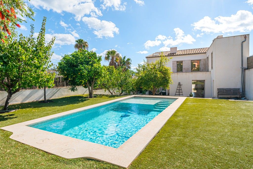 Property photo 2 of 20 Exterior And Pool (1)