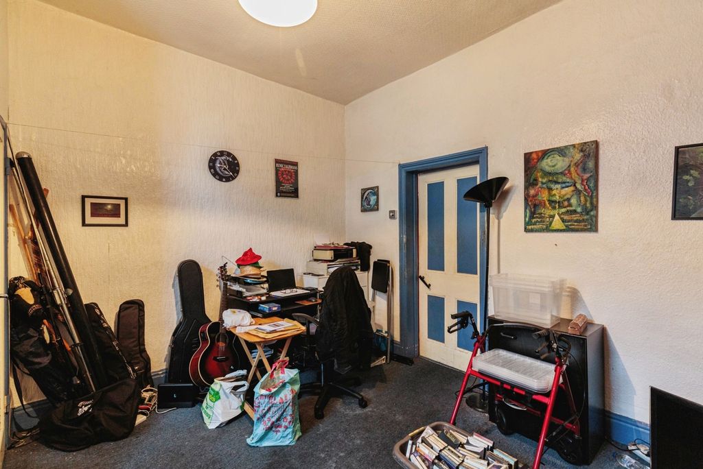 Property photo 3 of 17 Photo