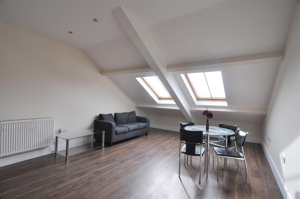 Property photo 1 of 6 Open-Plan Lounge/Kitchen