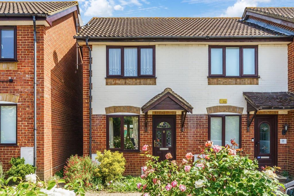 Property photo 1 of 15 Godwin Close