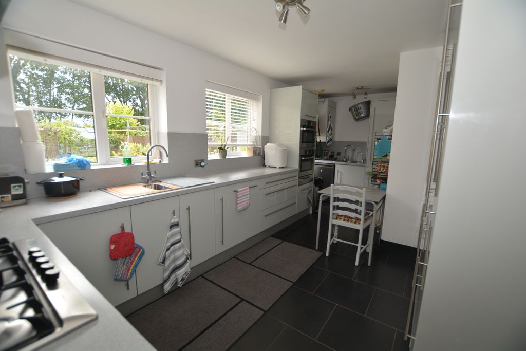 Property photo 3 of 15 Kitchen
