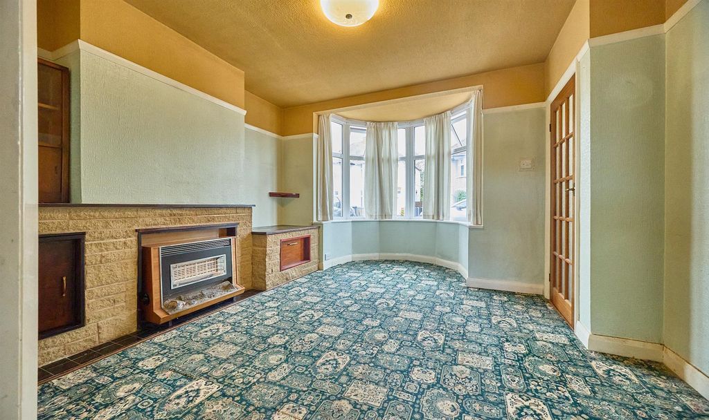 Property photo 2 of 10 Lounge To Front