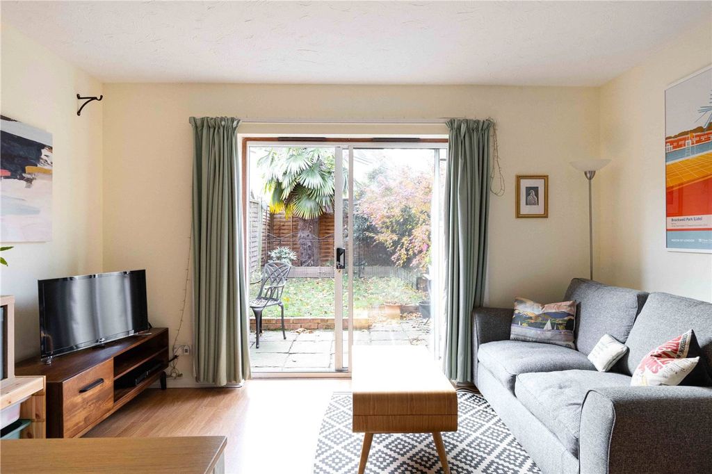 Property photo 1 of 12 Speldhurst Road, E9
