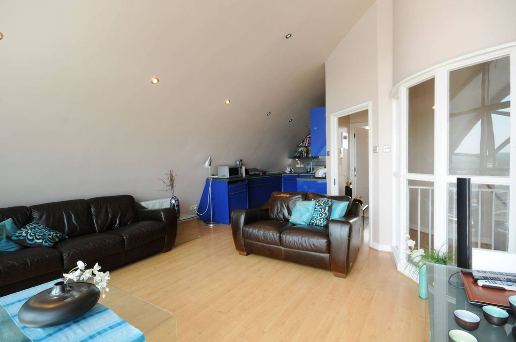 Property photo 3 of 27