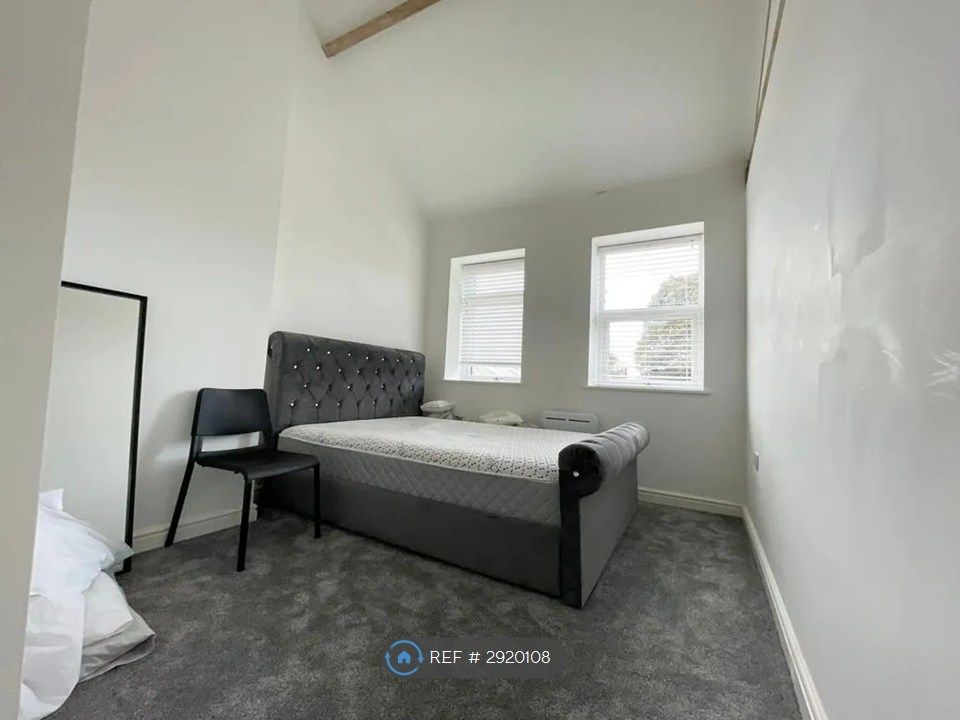 Property photo 2 of 15 Bedroom 1