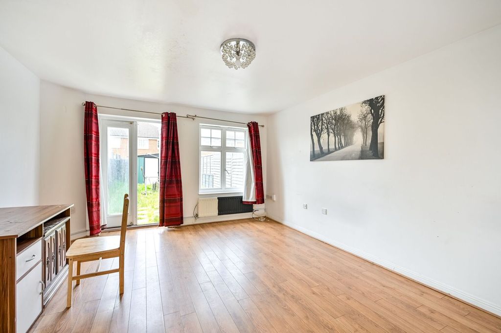 Property photo 2 of 8