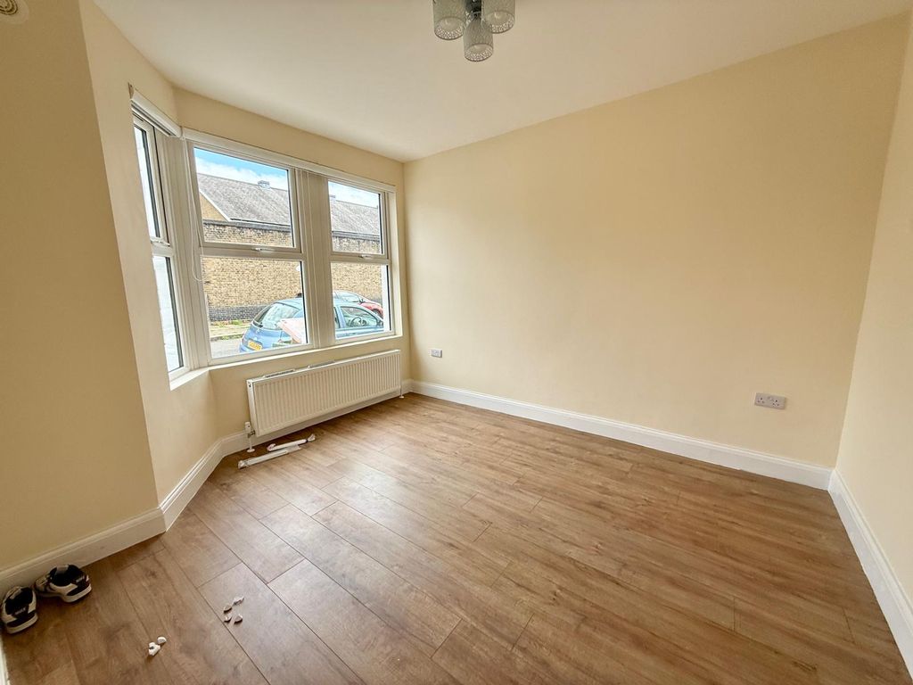 Property photo 1 of 11 Newly Refurbished 3-Bedroom Terraced House Near Plaistow/Canning Town
