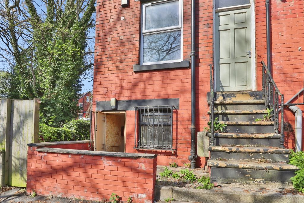 Property photo 2 of 25