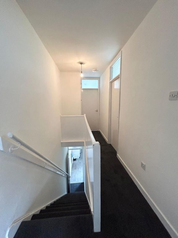 Property photo 3 of 10 Hallway