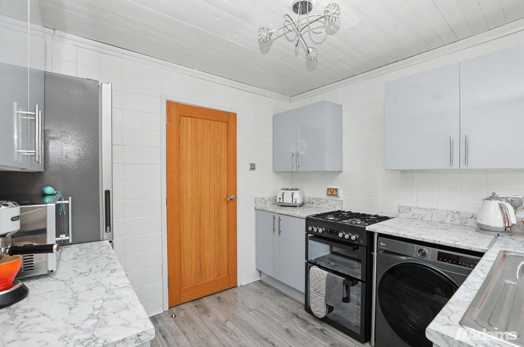 Property photo 3 of 33