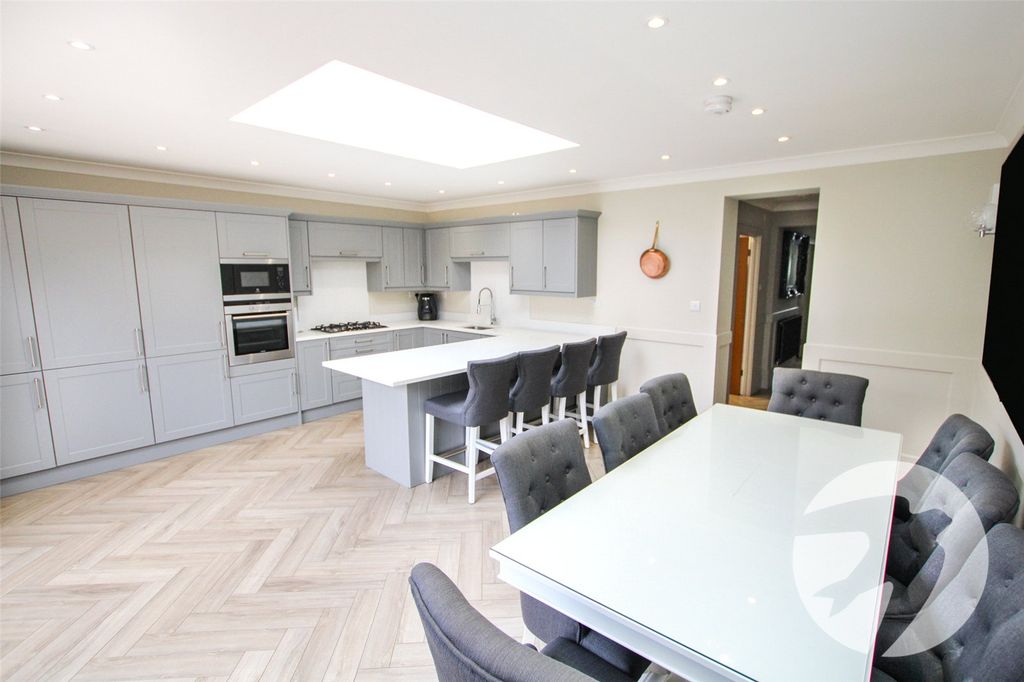 Property photo 3 of 21 Picture No. 02