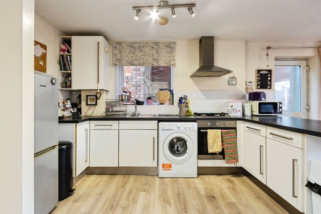 Property photo 2 of 17