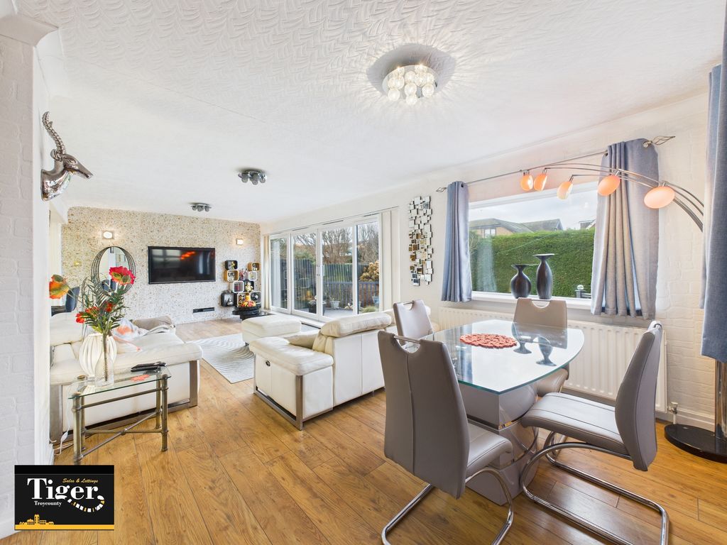 Property photo 2 of 31 Cam03440G0-Pr0502-Still033