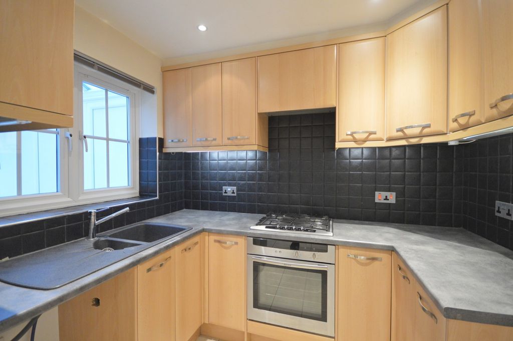 Property photo 3 of 8 Kitchen