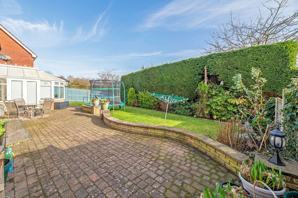 Property photo 3 of 19 Garden