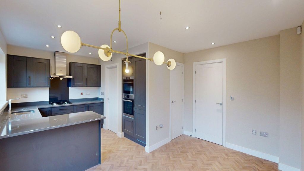 Property photo 3 of 20 Kitchen