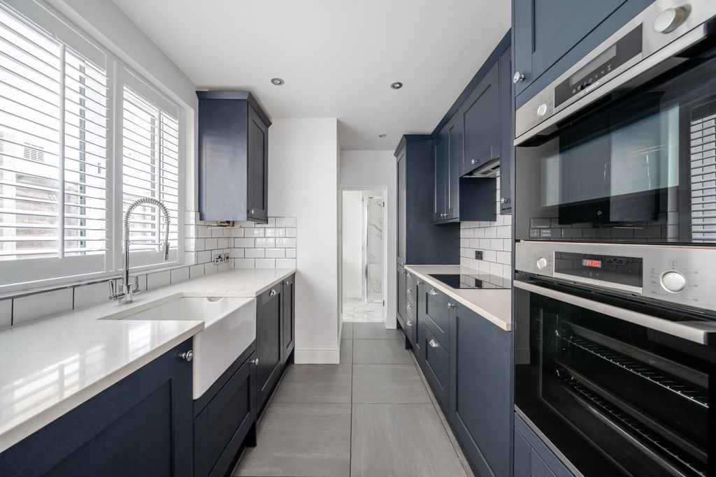 Property photo 2 of 20 Kitchen